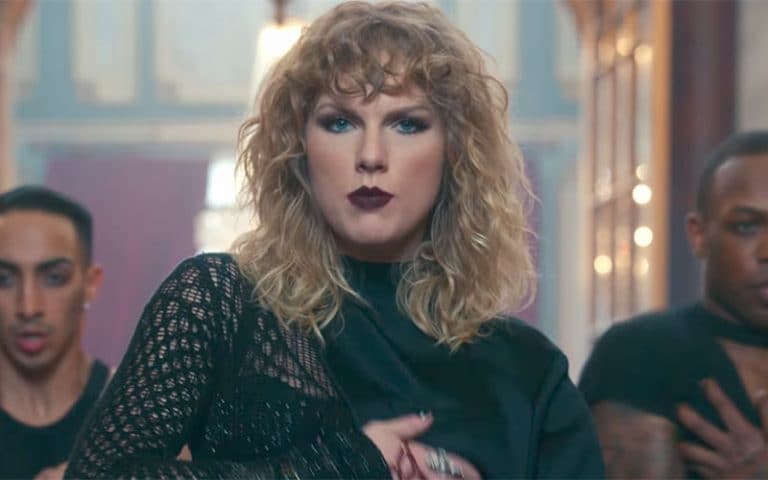 Taylor Swift Strikes Back & hits No 1 in the UK.